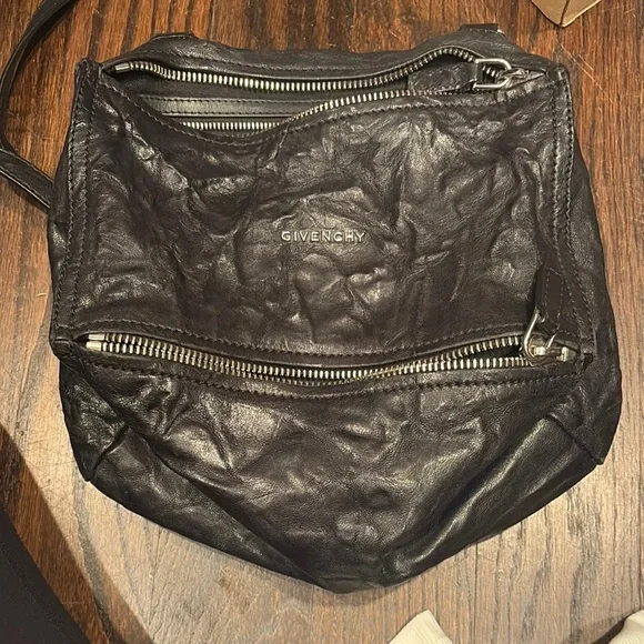 Givenchy Black Leather Women's Bag - Picture 1 of 9